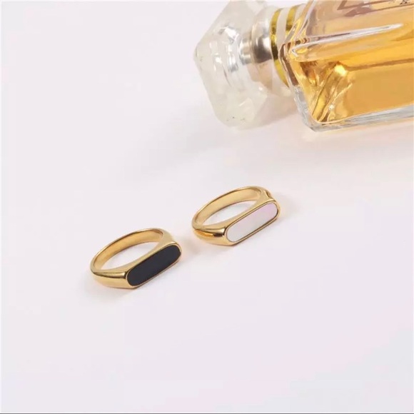 New 18k Gold Plated Black Shell Ring - Picture 5 of 7
